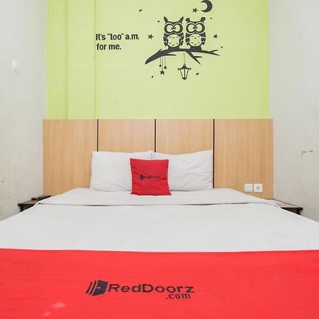 מלון Reddoorz @ Darmo סוראבאיה מראה חיצוני תמונה
