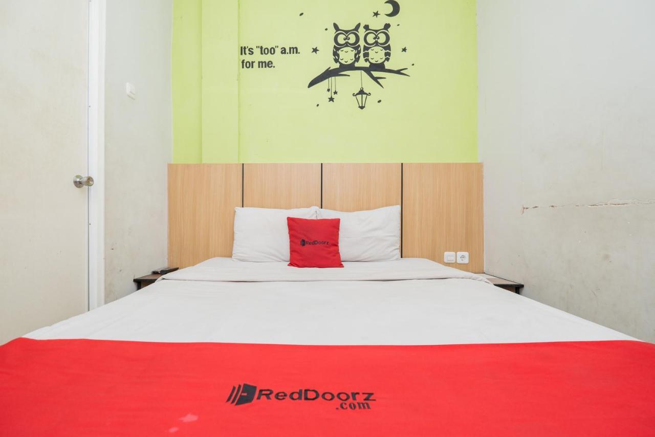 מלון Reddoorz @ Darmo סוראבאיה מראה חיצוני תמונה
